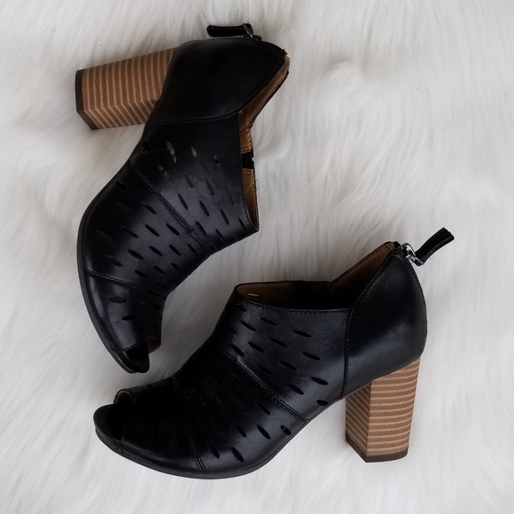 clarks open toe boots